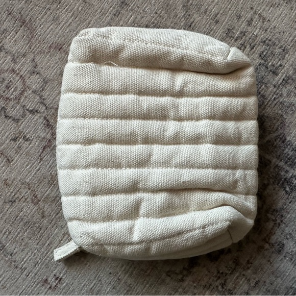 Small Chloe cosmetics bag. - Picture 5 of 8